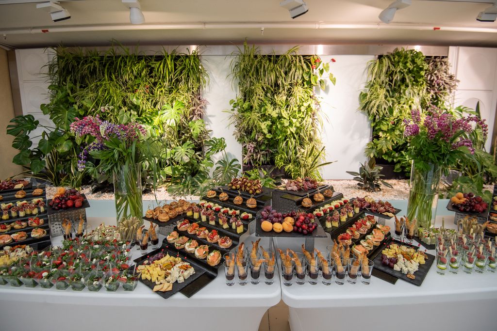 Сервировка шведского стола